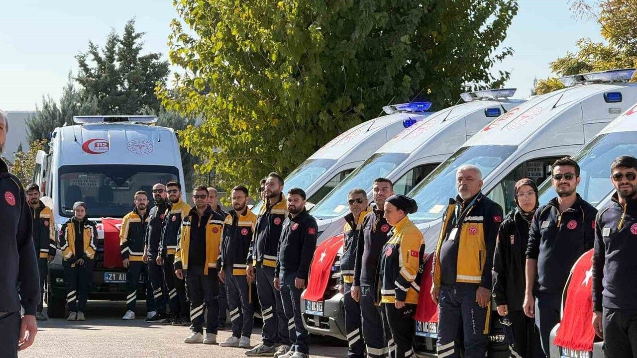 Diyarbakır'da Yeni Sağlık Yatırımlarıyla 15 Ambulans Hizmete Girdi