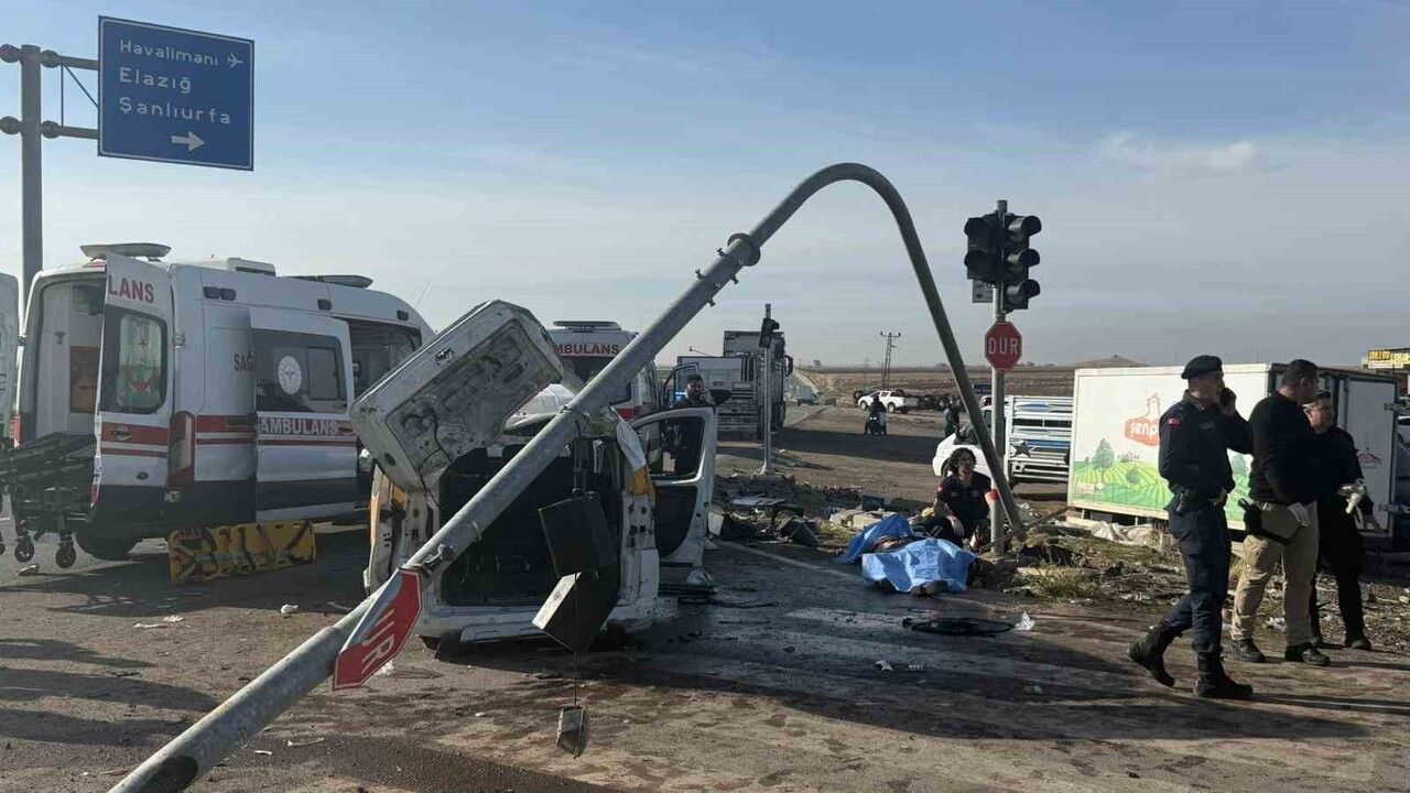 Diyarbakır'daki Feci Trafik Kazasında Ölü Sayısı 4'e Yükseldi