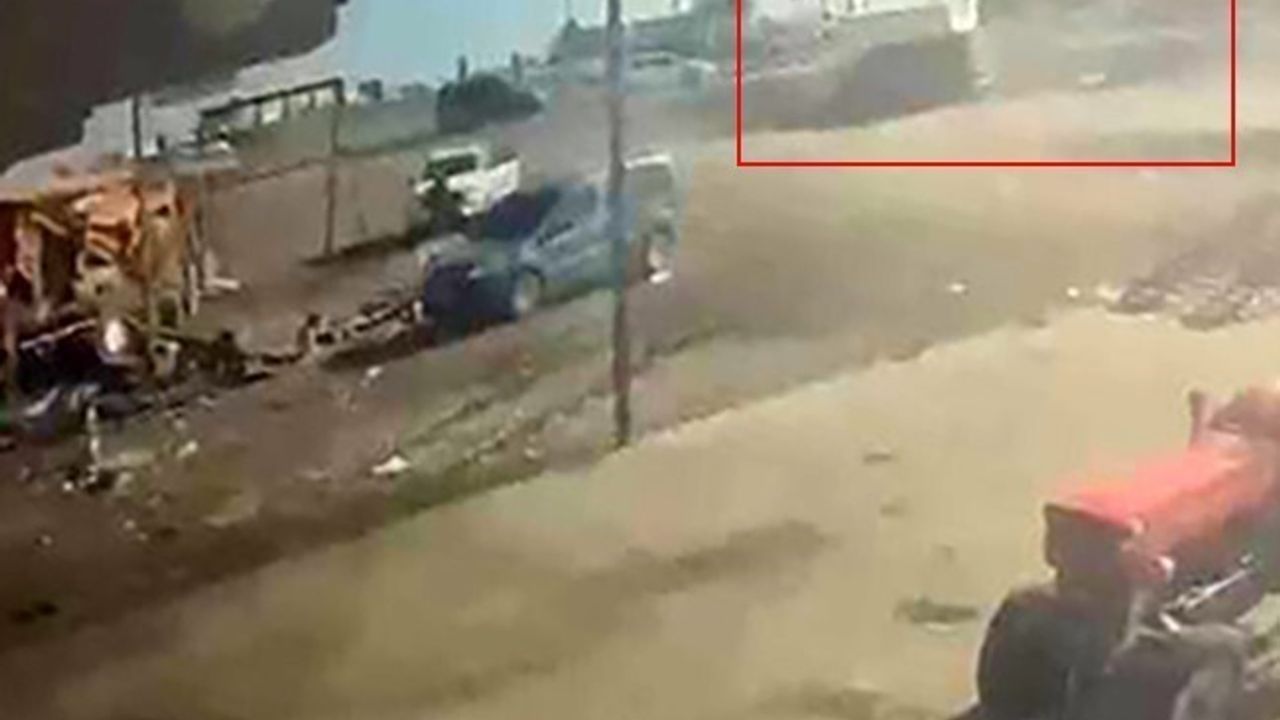 Diyarbakır'daki Trafik Kazası Güvenlik Kamerasına Yansıdı