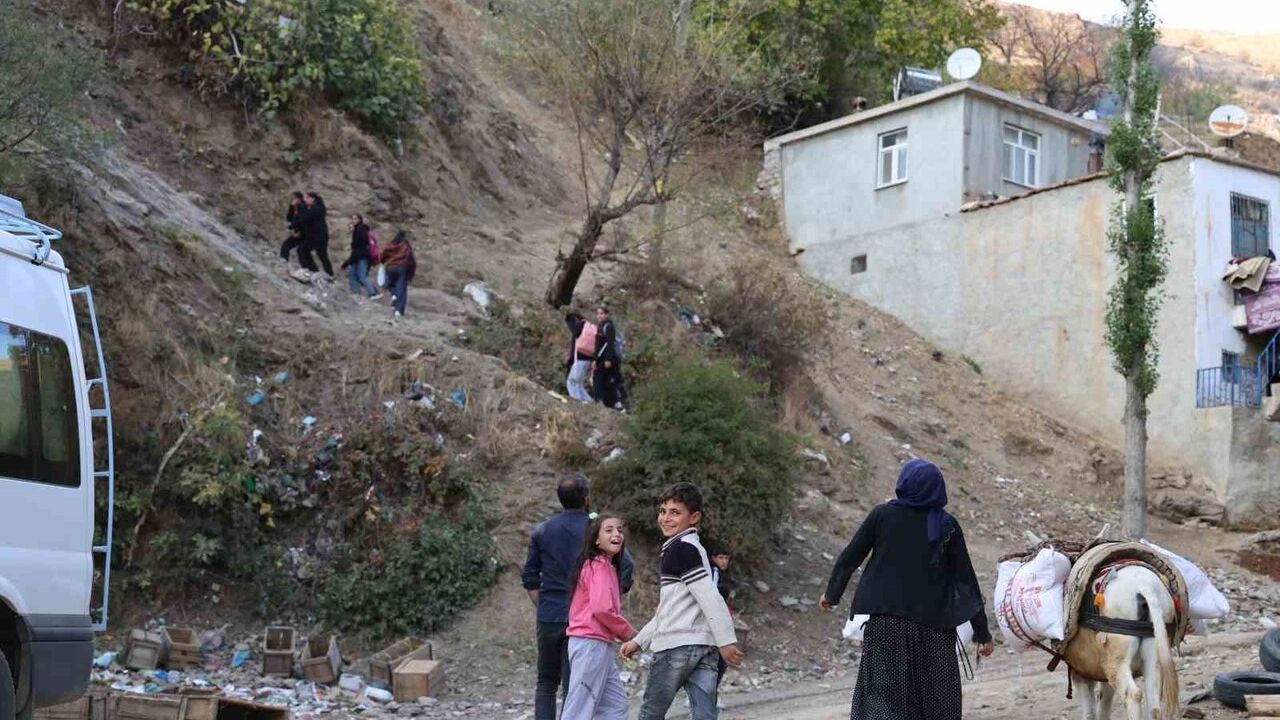Diyarbakır Kırsalında Eşeklerle Taşınma