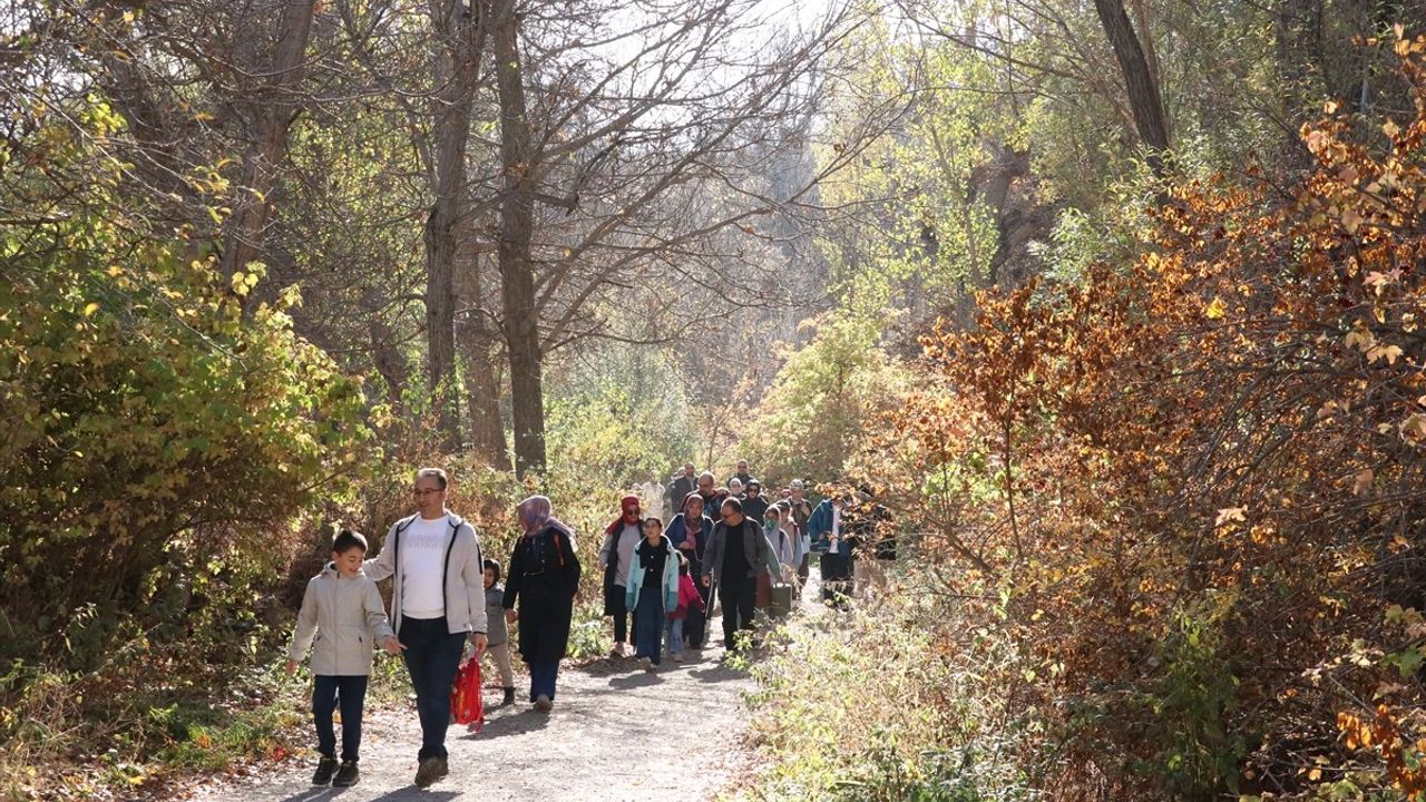 Doğa Tutkunları Koramaz Vadisi'nde Sonbaharın Tadını Çıkardı