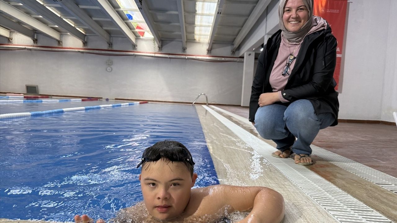 Down Sendromlu Kayra'nın Yüzme Serüveni