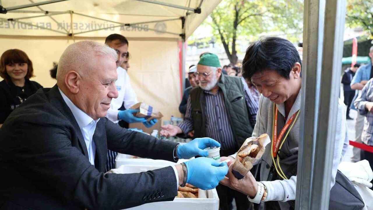 Dünya Cantık Günü Kutlandı: Bursa'nın Geleneksel Lezzeti Yüzde 50 İndirimle Sunuldu