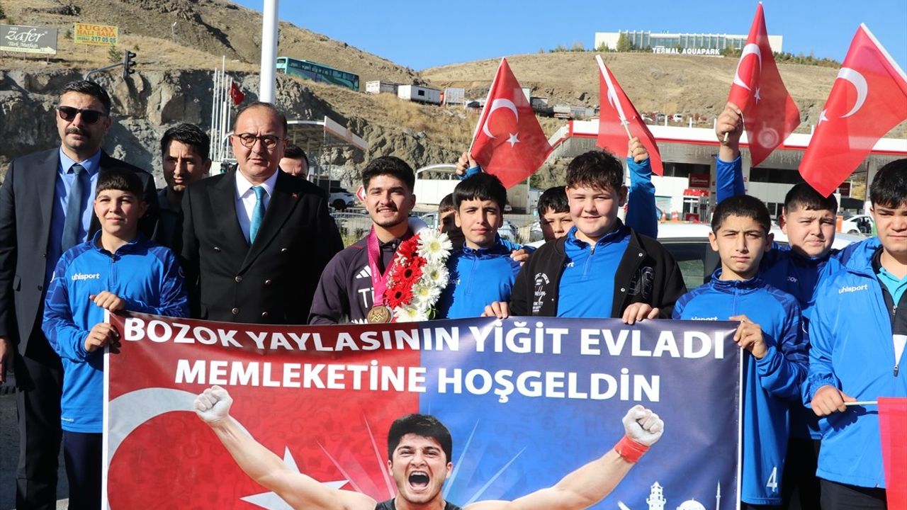 Dünya Rekortmeni Halterci Muhammed Furkan, Yozgat'ta Karşılandı