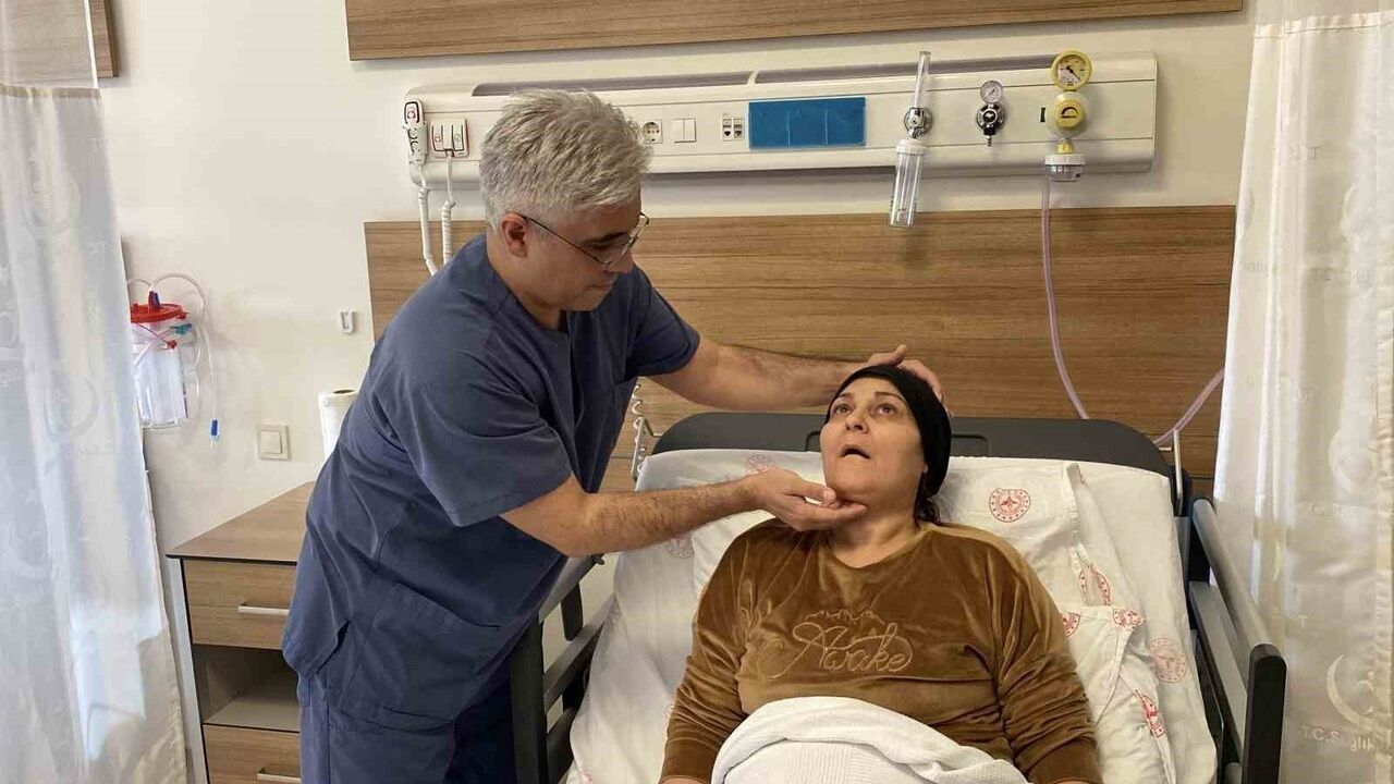 Dünyada İlk Solunum Problemiyle Kendini Gösteren Sinir Kılıfı Tümörü Vakasında Başarı