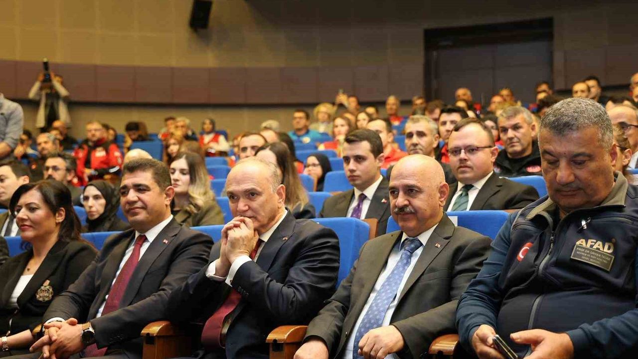 Düzce'de Afetlerde Gönüllülük ve Liderlik Sempozyumu