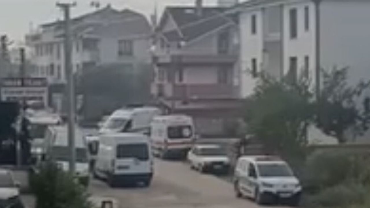 Düzce'de Ocakta Unutulan Çaydanlık Yangını: İki Kişi Hastaneye Kaldırıldı