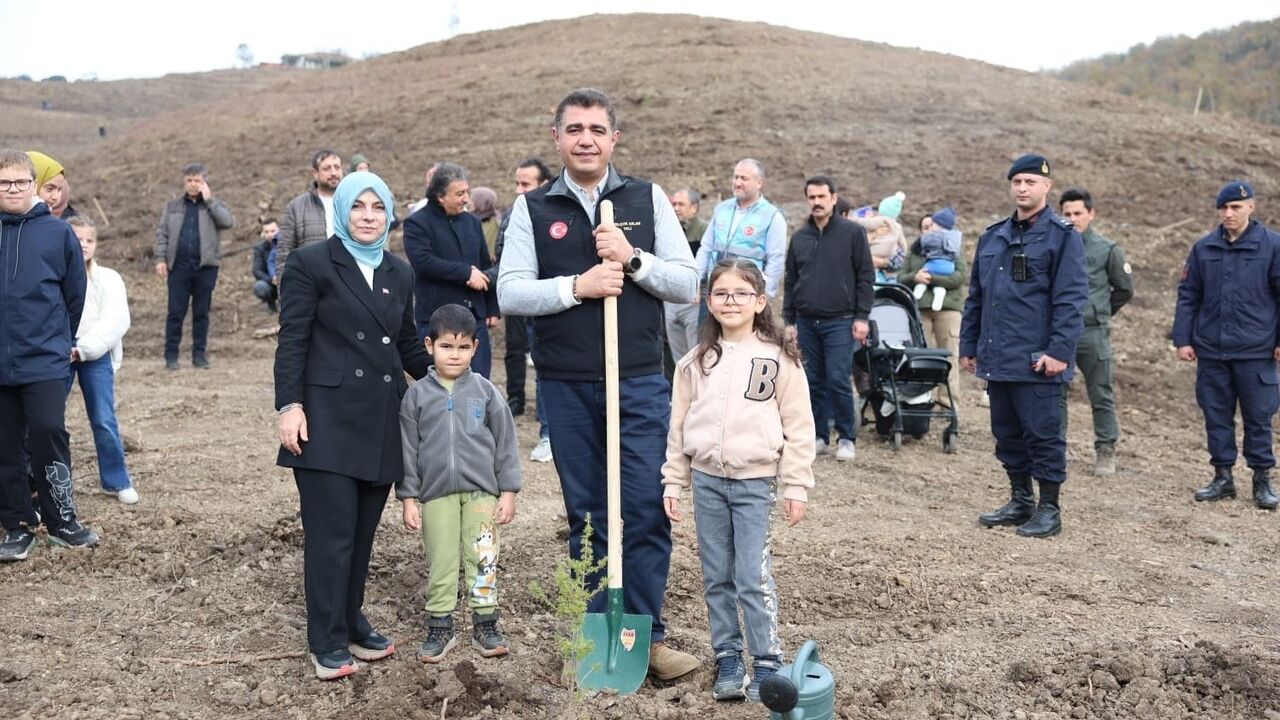 Düzce'de Öğretmenler Günü İçin Hatıra Ormanı Oluşturuldu