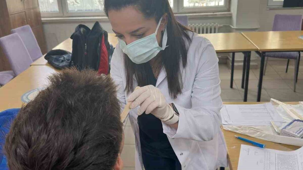 Düzce Fen Lisesi'nde Ücretsiz Ağız ve Diş Sağlığı Taraması