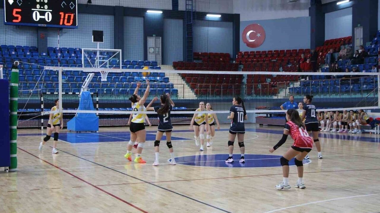 Düzce Küçük Kızlar Voleybol Müsabakaları Başladı