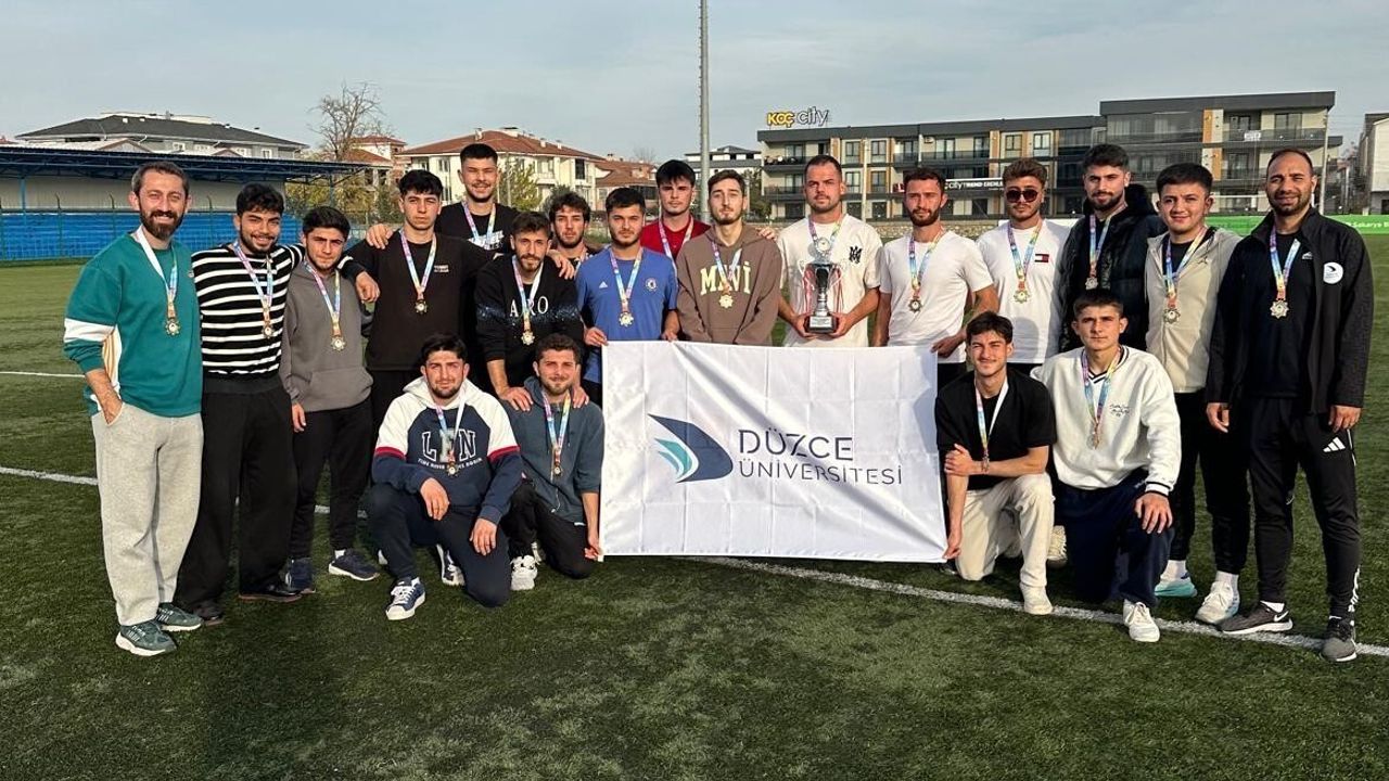 Düzce Üniversitesi Futbol Takımı Eleme Grubunu Zirvede Tamamladı