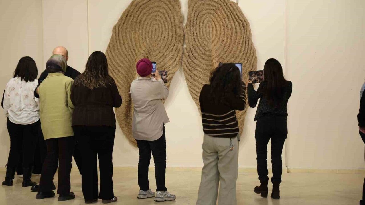 Düzce Üniversitesi'nde 'İçinde Bir Şey' Sergisi