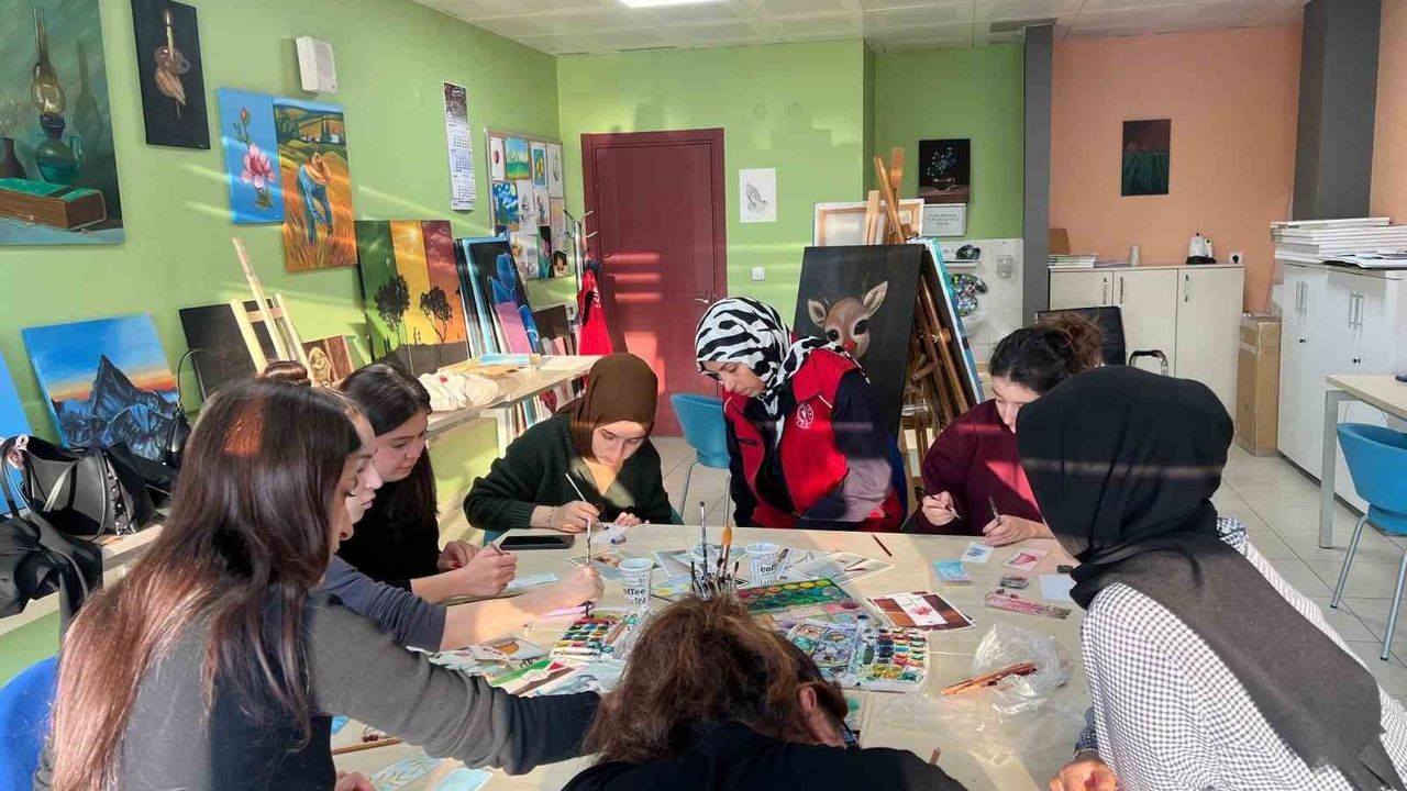 Düzce Üniversitesi Öğrencileri Kitap Ayracı Yapım Atölyesinde Bir Araya Geldi