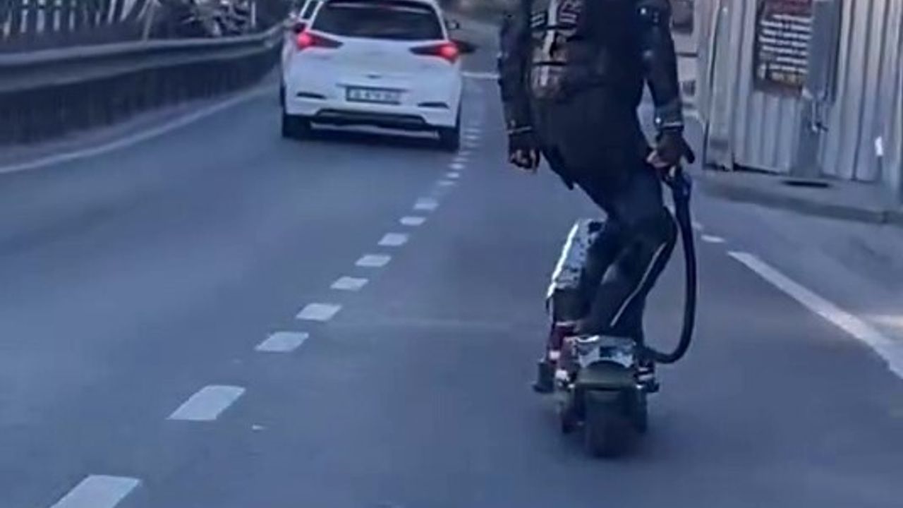E5'te Şaşırtan Scooter Yolculuğu