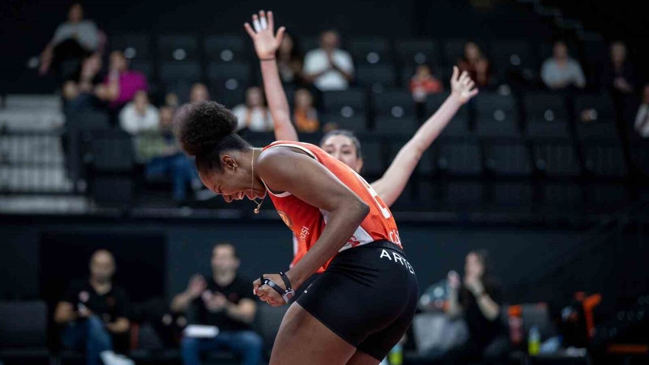 Eczacıbaşı Dynavit, Kadınlar Şampiyonlar Ligi'ne Zaferle Giriş Yaptı