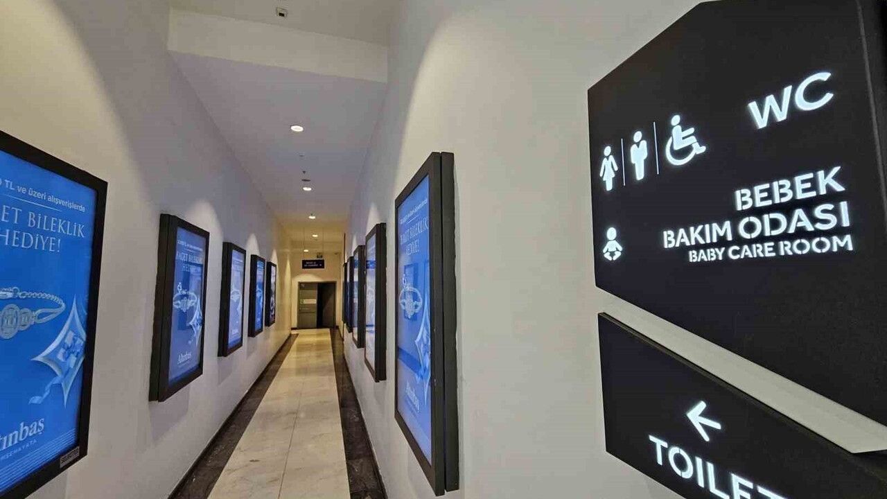 Edirne Alışveriş Merkezinde Bayan Tuvaletinde Gizli Çekim Panic