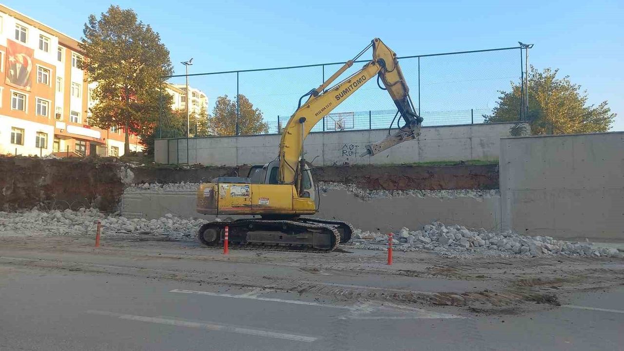 Edirne'de Okul Duvarı Yenileniyor