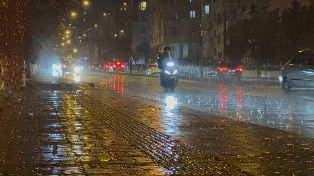 Edirne'de Sağanak Yağış Hayatı Olumsuz Etkiledi