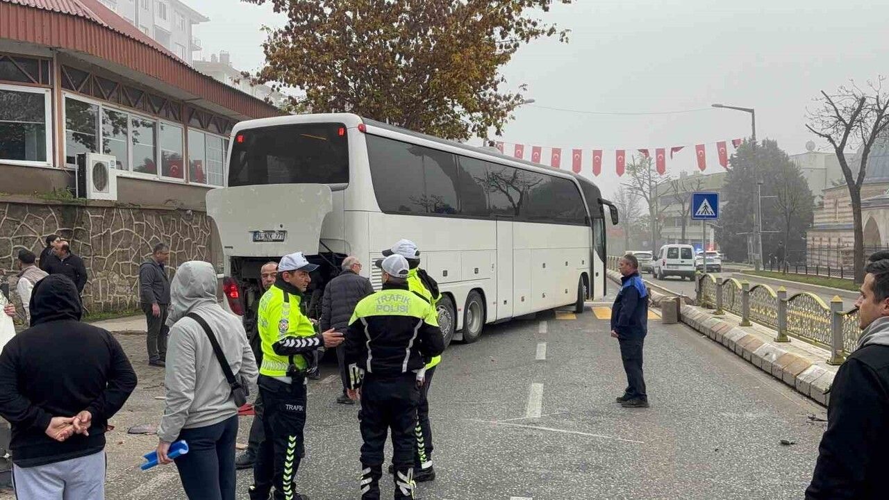 Edirne'de Ters Yöne Giren Tur Otobüsü Kazası
