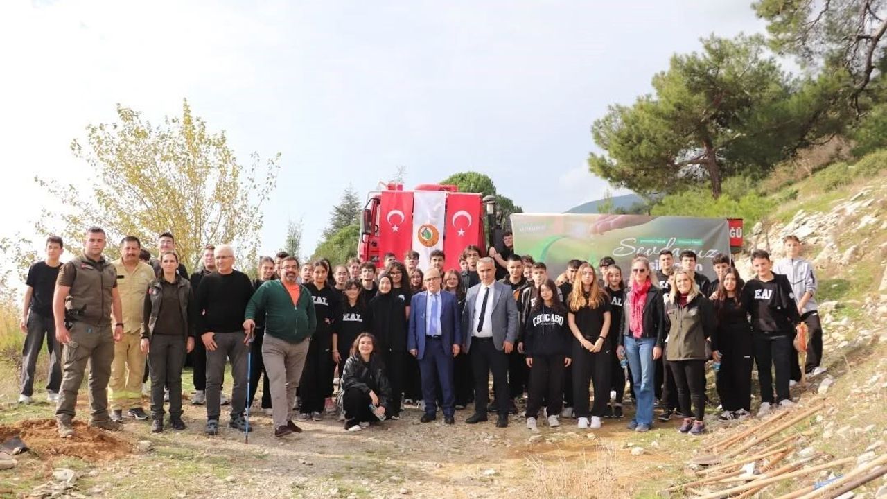 Edremit Anadolu Lisesi’nde Fidan Dikim Etkinliği