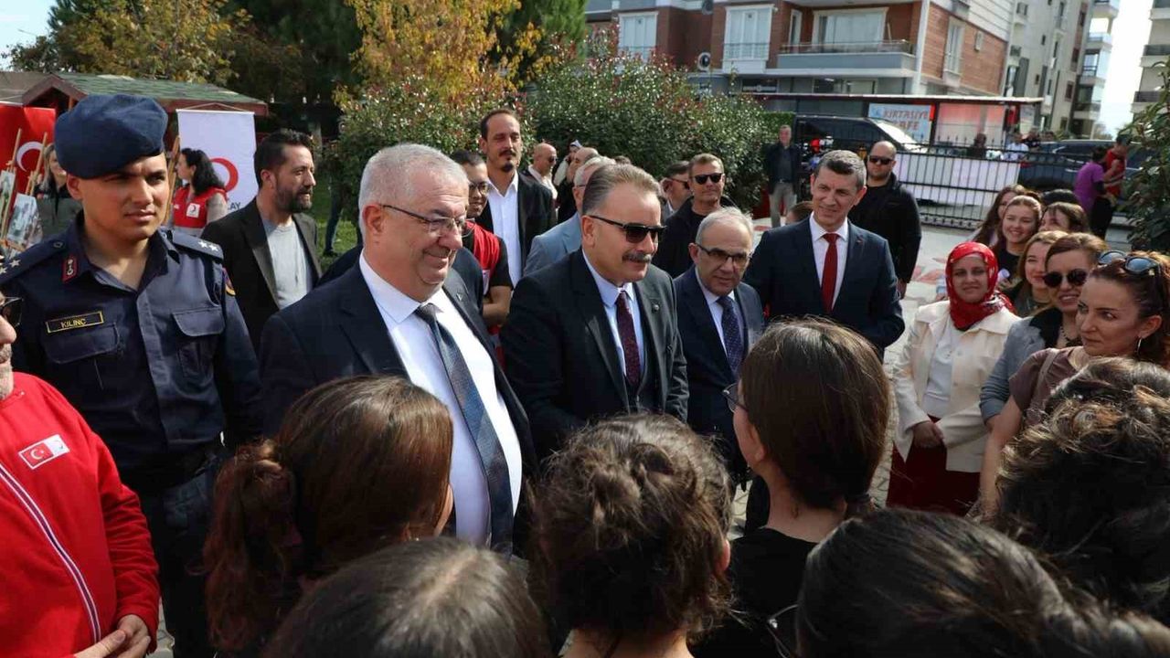 Edremit'te Kızılay Haftası Coşkuyla Kutlandı