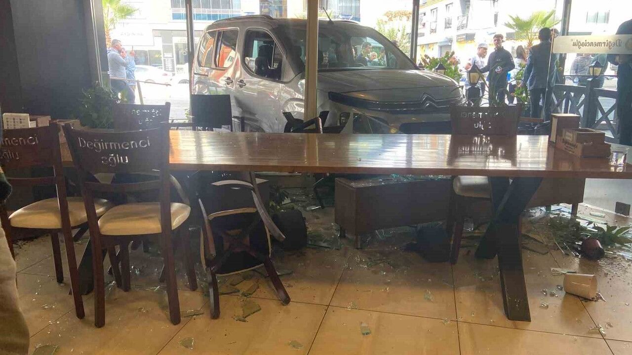 Efeler'de Genç Sürücü İş Yerine Dalınca