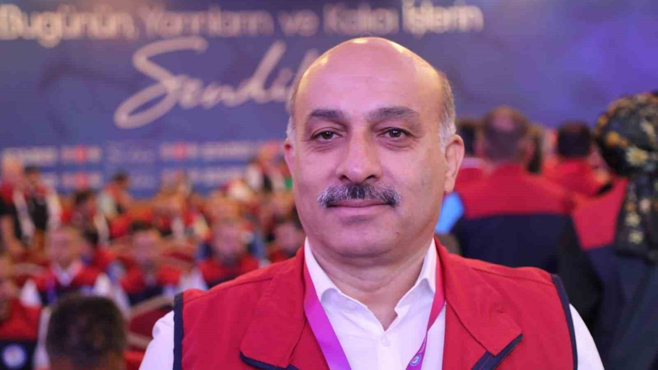 Eğitim-Bir-Sen Adana Şubesi Antalya'da Ödül Aldı