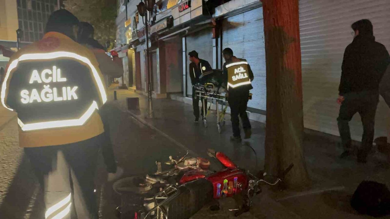 Ehliyetsiz Sürücü Bekçiye Çarparak Gözyaşı Döktü