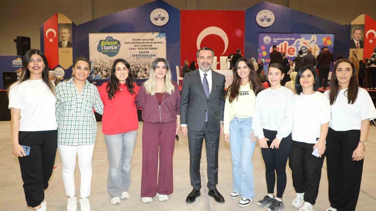 Elazığ'da AileFest Coşkusu: Başkan Şerifoğulları Nikah Kıyıp Ailelerle Buluştu