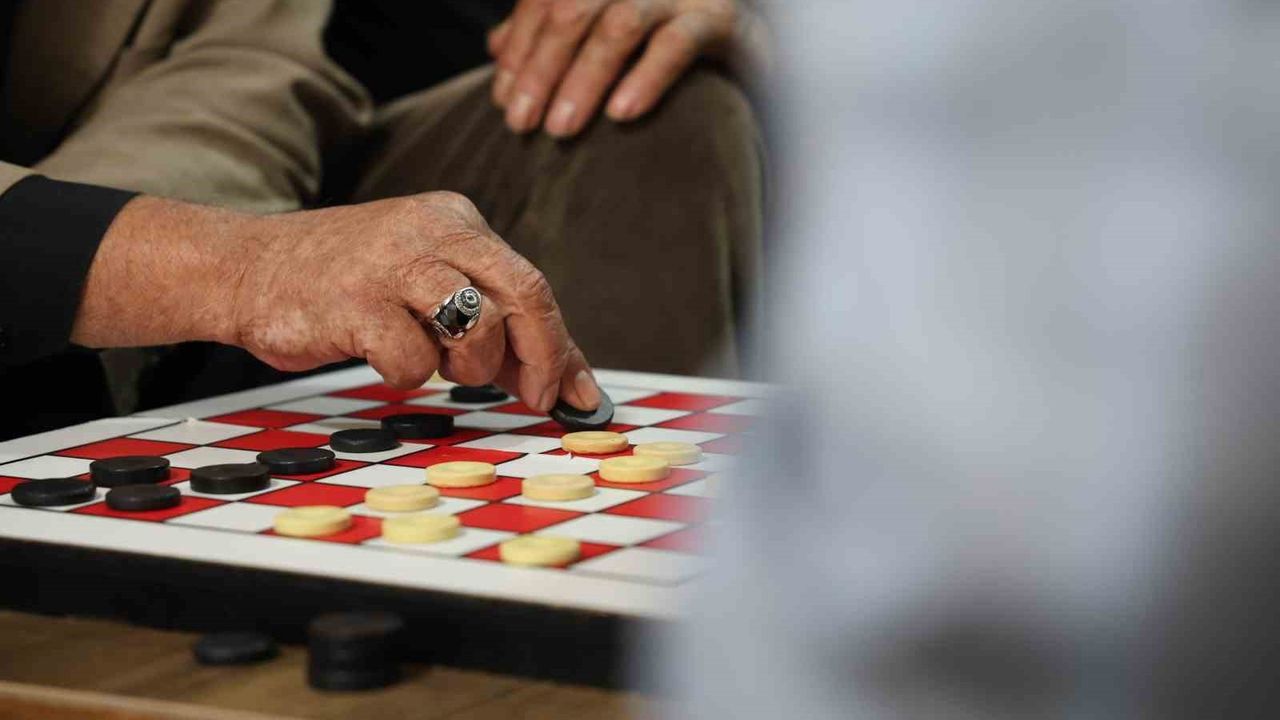 Elazığ'da Dama Oynayanların Buluşma Noktası