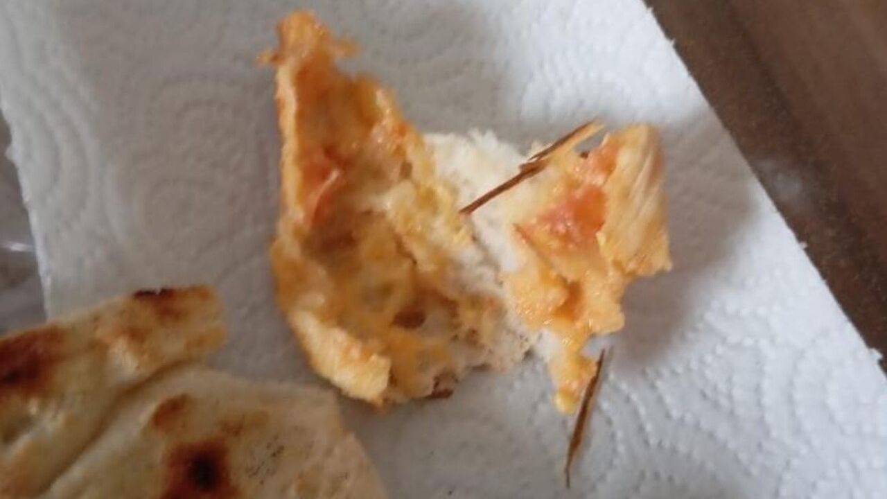 Elazığ'da Ekmekten Odun Parçaları Çıktı