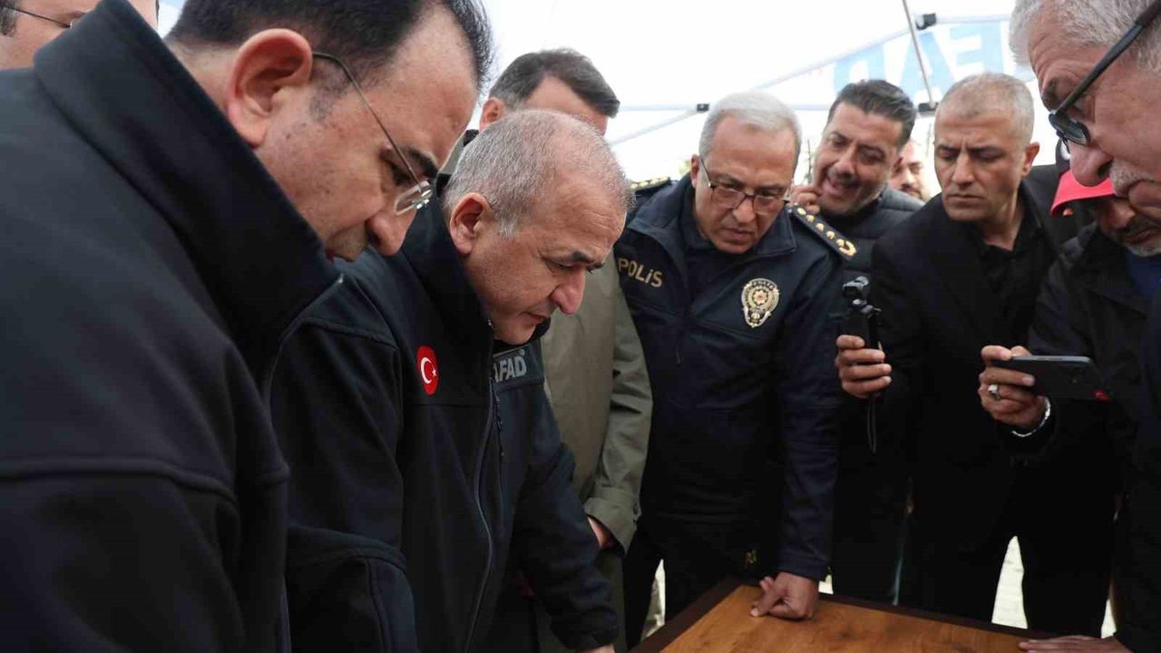 Elazığ'da Kaybolan Otizmli Çocuğun Arama Çalışmaları Devam Ediyor