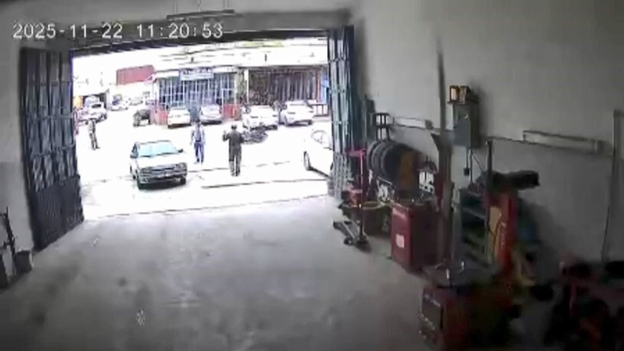 Elazığ'da Motosiklet Kazası Güvenlik Kamerasında