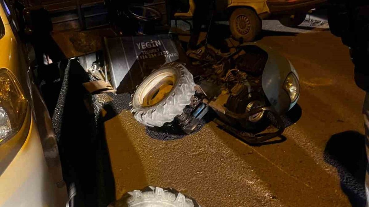 Elazığ'da Patpat Motoru ile Otomobil Çarpıştı: 3 Yaralı