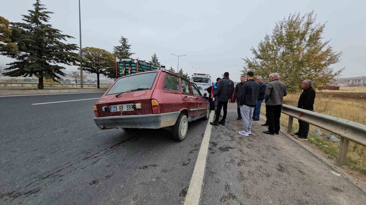 Elazığ'da Trafik Kazası: 4 Yaralı
