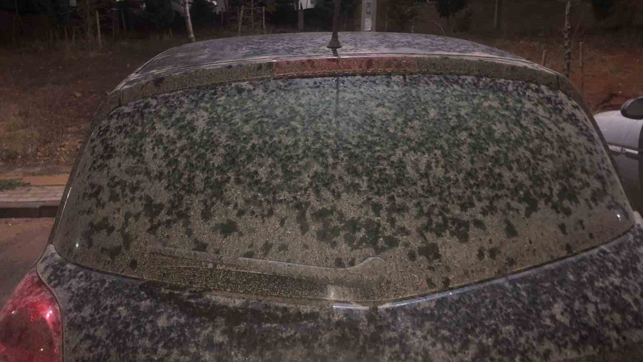 Elazığ'da Yağmur ve Tozla Birleşen Çamur Felaketi