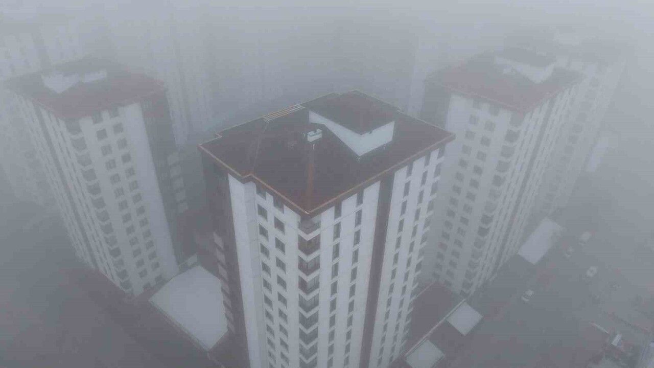 Elazığ'da Yoğun Sis Etkisi: Şehir 200 Metreden Görünmez Hale Geldi