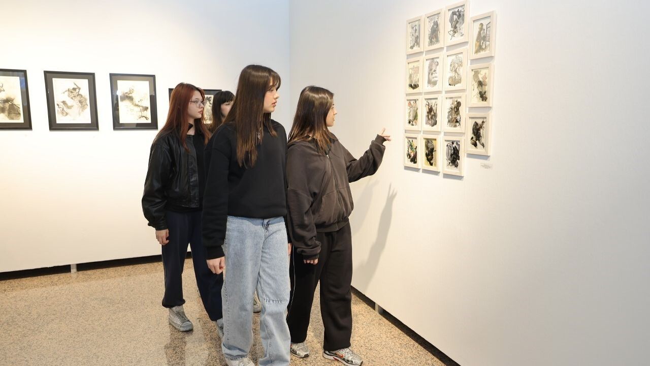 Elif Çelebi'nin 'Varlığın Arayüzü' Sergisi Sefaköy Galeri Küp'te