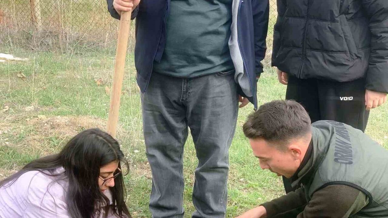 Emet MYO’da Fidan Dikim Etkinliği Düzenlendi