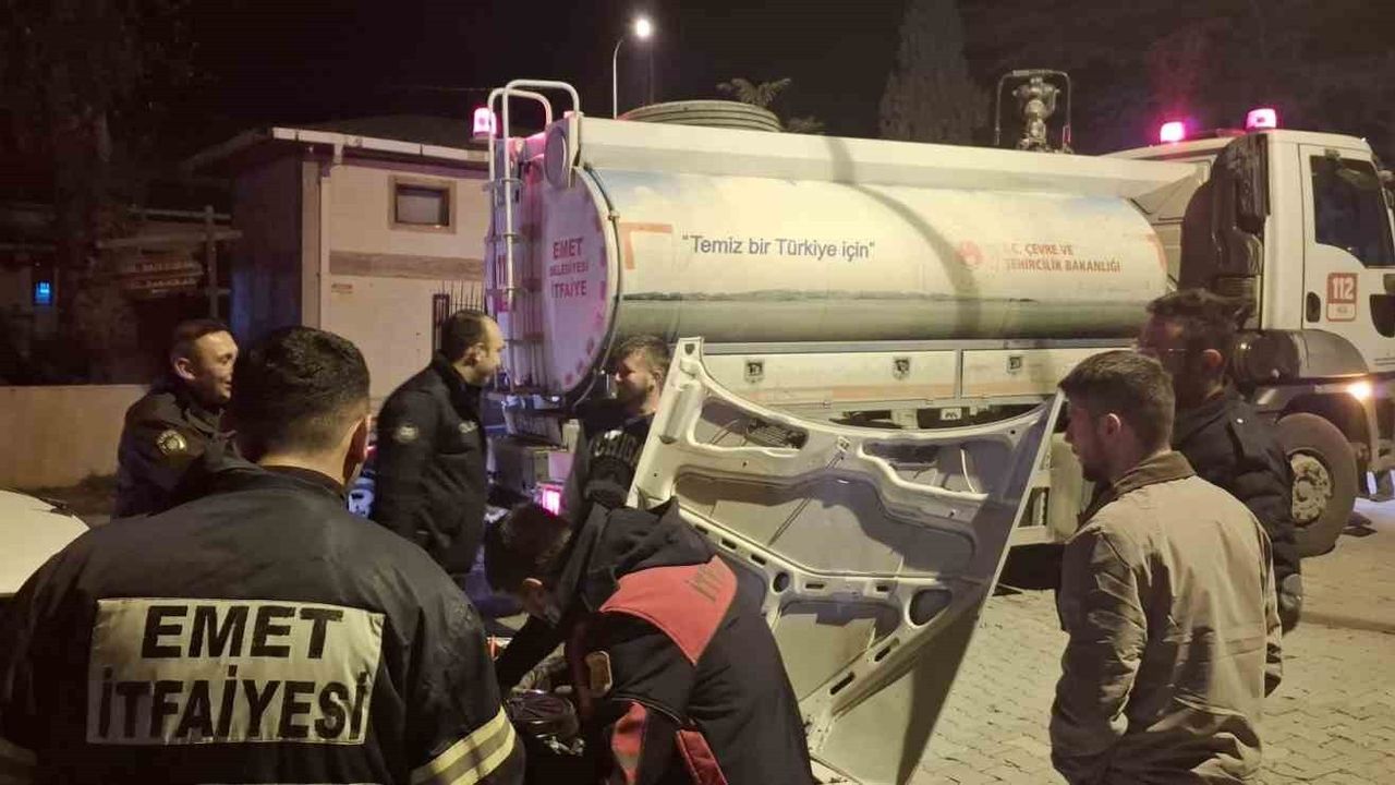 Emet’te Seyir Halindeki Araçta Yangın