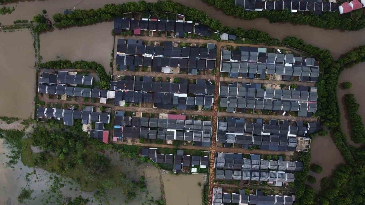 Endonezya'da Sel ve Toprak Kaymalarında 49 Kişi Hayatını Kaybetti