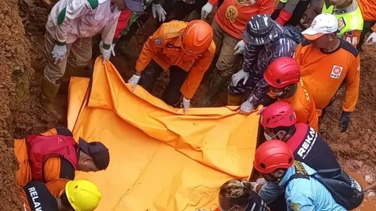 Endonezya'daki Toprak Kayması Felaketi: Can Kaybı 16'ya Yükseldi