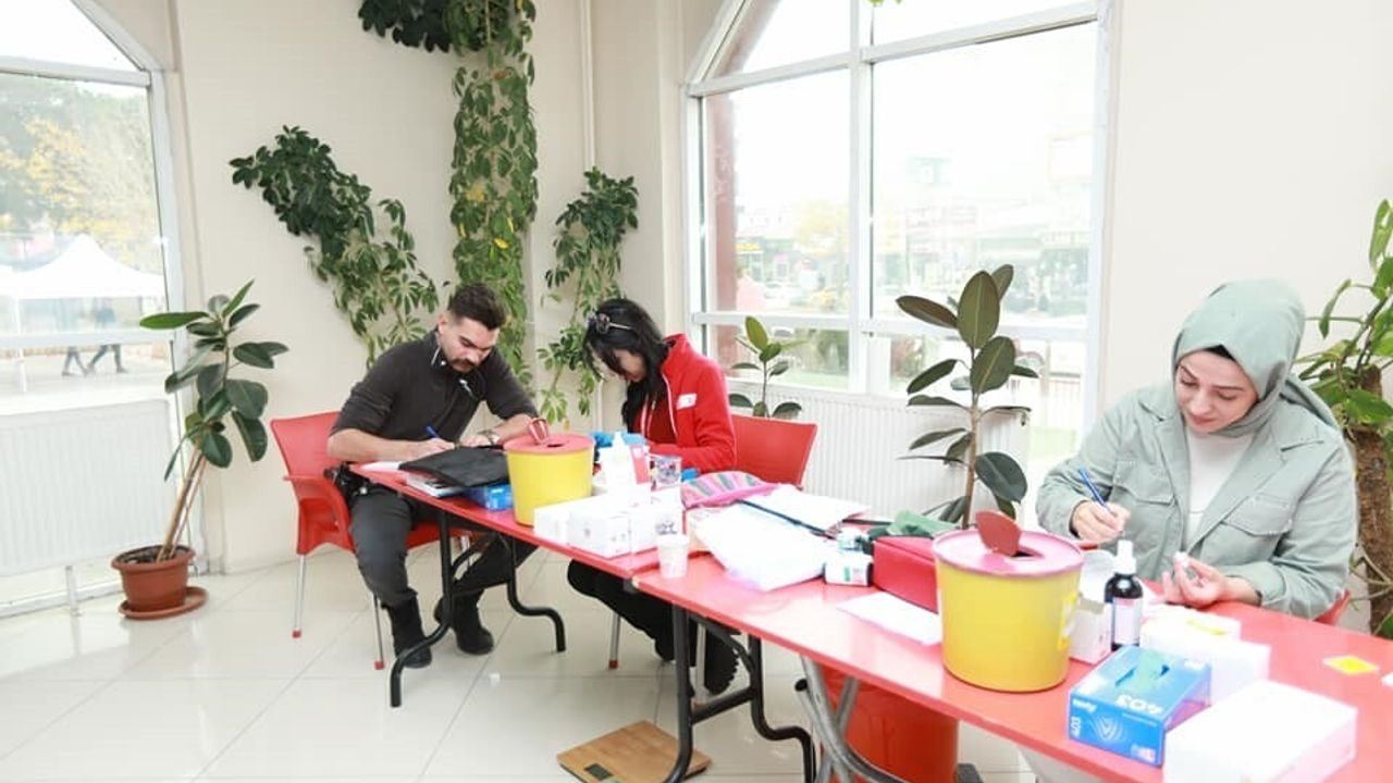 Erciş'te Kan Bağışı Kampanyası: Hedef 1918 Ünite Kan