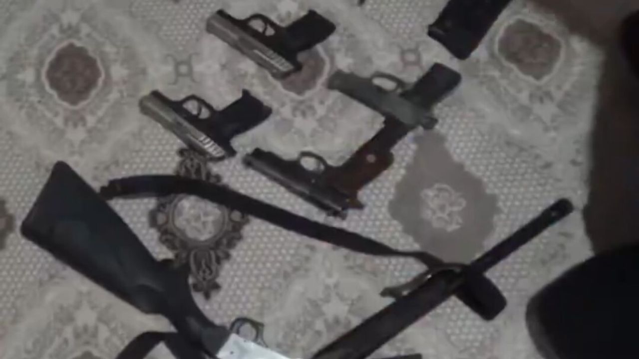 Erciş'te Ruhsatsız Silah Operasyonu: 5 Tabanca ve 2 Av Tüfeği Ele Geçirildi