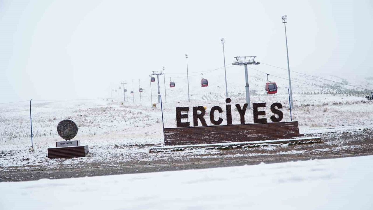 Erciyes Dağı'nda Kar Yağışı Büyüledi