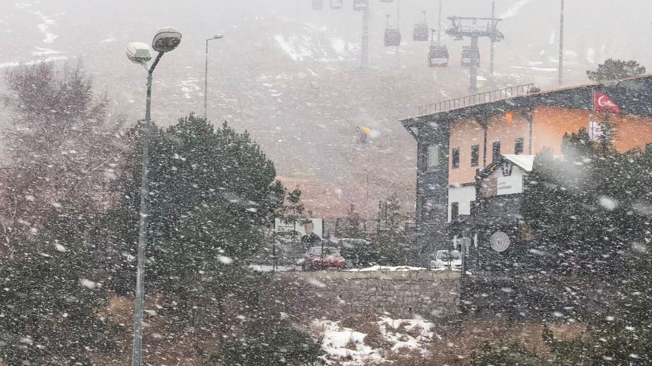 Erciyes Dağı'nda Kar Yağışı Yeniden Başladı