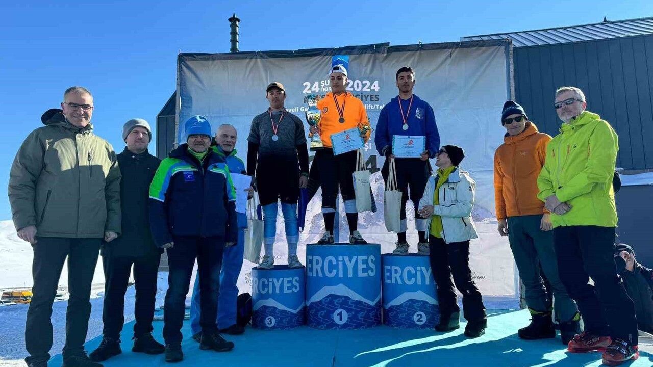 Erciyes'te Geleneksel Diplomatik Kayak Yarışı Düzenleniyor