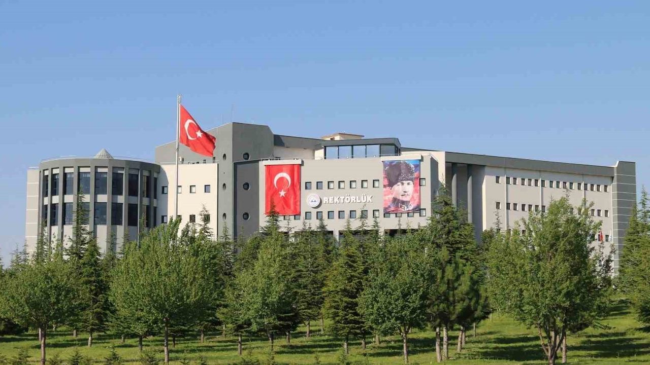 Erciyes Üniversitesi 2025 CWTS Leiden Sıralamasında Yükselişte