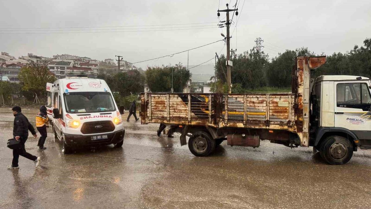 Erdek'te Kamyon-Motosiklet Kazası: 1 Yaralı