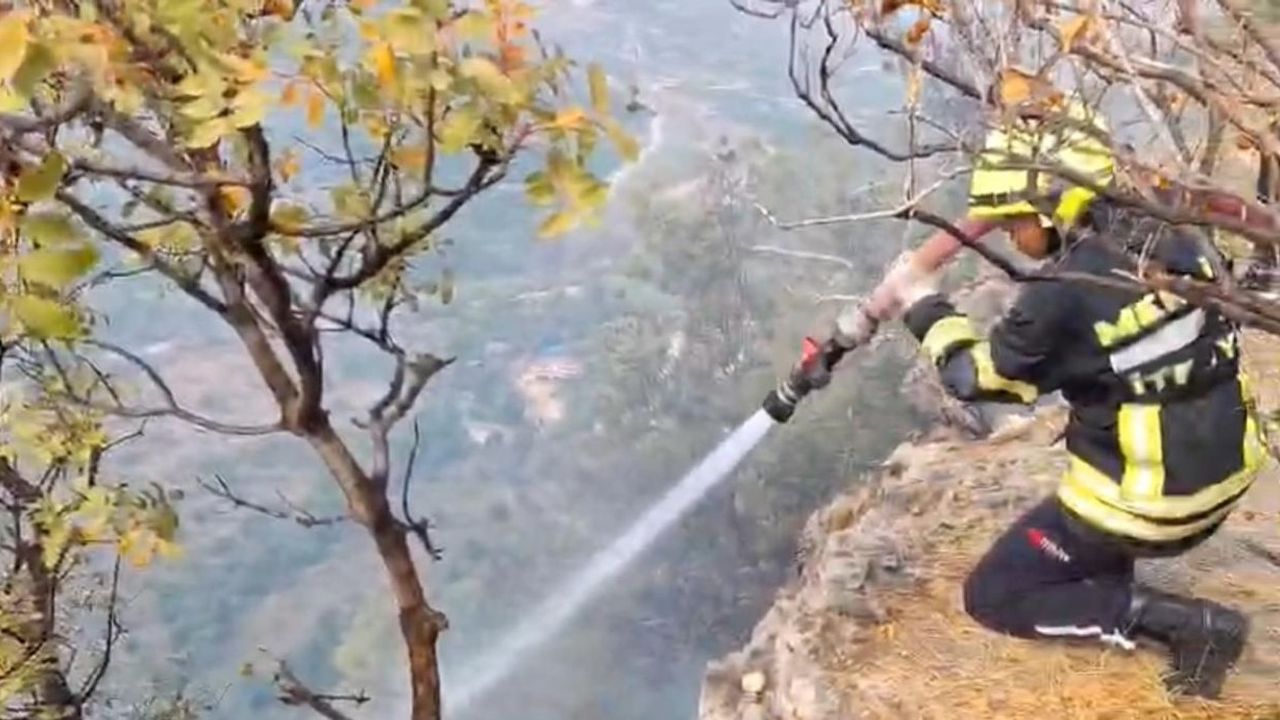 Erdemli'de Makilik Yangın Kontrol Altına Alındı